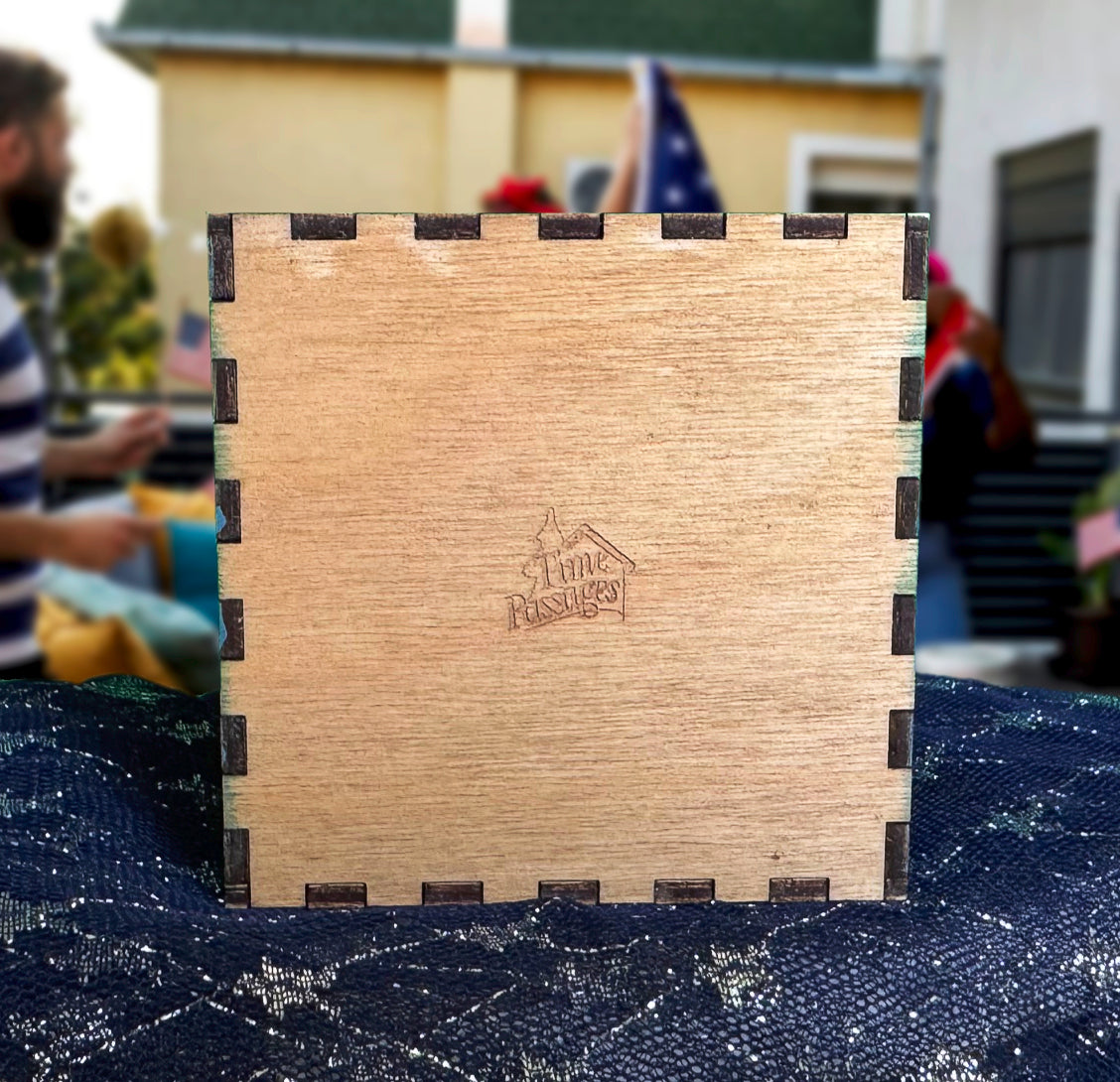 Americana 1776 tea light box